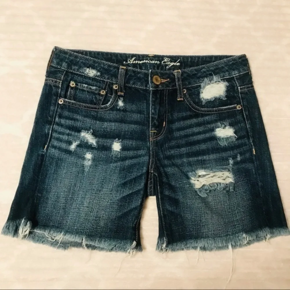 American Eagle Outfitters Boyfriend Distressed Denim Jean Shorts Size 0 25